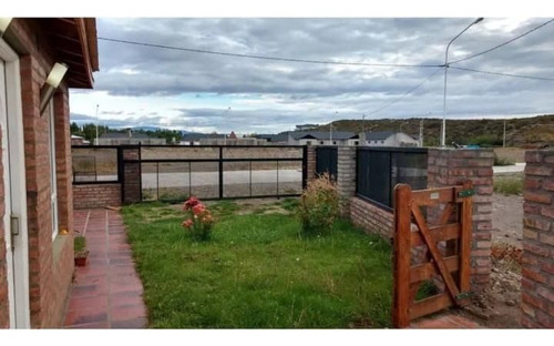 Venta Casa 3 Ambientes Parquizada En Los Antiguos