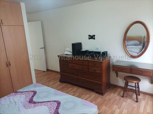Imagen 9 de 13 de Espacioso Apartamento En Venta Colinas De Los Ruices 23-9067