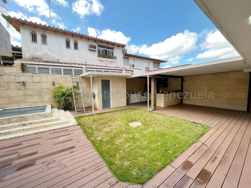 Casa Remodelada En Venta En Macaracuay Caracas Parrillera Psicina 3 Plantas Terraza Privada
