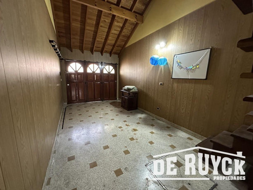 Chalet En Pleno Barrio Los Cedros