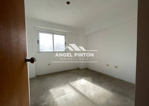 Apartamento En Venta En Av El Milagro Maracaibo Api 7114