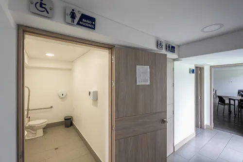 Oficina En Arriendo/venta En Chico Norte. Cod A1105032