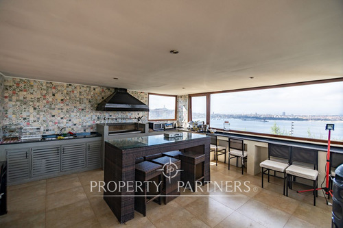 Increíble Casa Mediterranea En Venta Con Gran Terr...