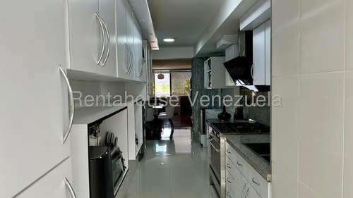 Los Samanes, Calle Cerrada. Vigilancia 24/7 !! Venta Apartamento 135 M2, 3 Hab. + S, 3 Baños + S, 2pe, Cocina Y Baños Actualizados. Edificio Con Excelente Mantenimiento Y Bellas Areas Sociales !!
