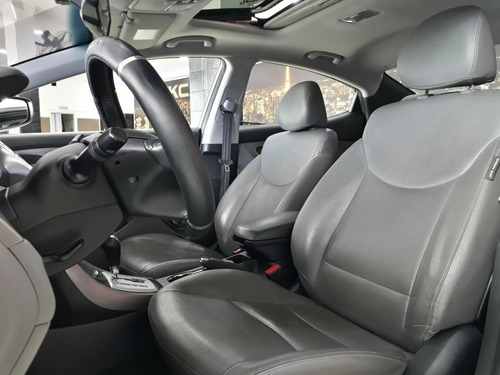 Imagem 9 de 10 de Hyundai Elantra 2013 1.8 16v Gls Aut. 4p