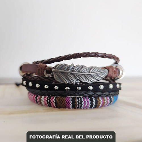 Imagen 3 de 5 de Set De 3 Pulseras De Cuero Y Textil