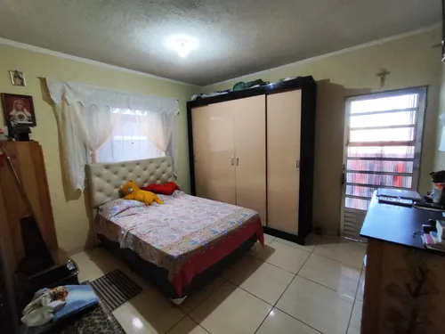 Casa Com Excelente Localização De Mercados, Posto De Saúde E Outras Facilidades