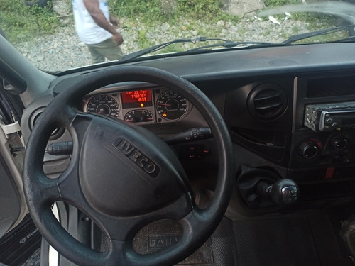Imagem 12 de 14 de Iveco Daily Iveco 35s14 Bau 2013