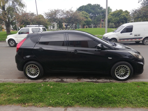 Hyundai I25 2012