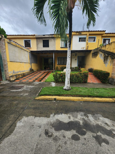 Venta De Casa Ubicada En Guatire, Urbanizacion Country Villas.