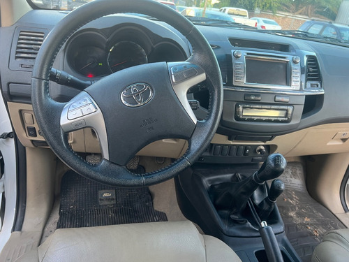 Imagen 15 de 16 de Toyota Hilux Sw4 Tdi Srv 4x4 ¡oportunidad!