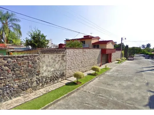 Casa En Remate En Frac Manantiales, F-1933