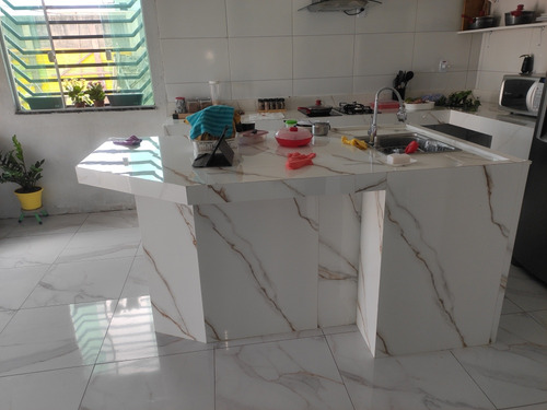 Casa Com 3 Quartos E 2 Banheiros - 100 M2 + 240m2 De Terreno