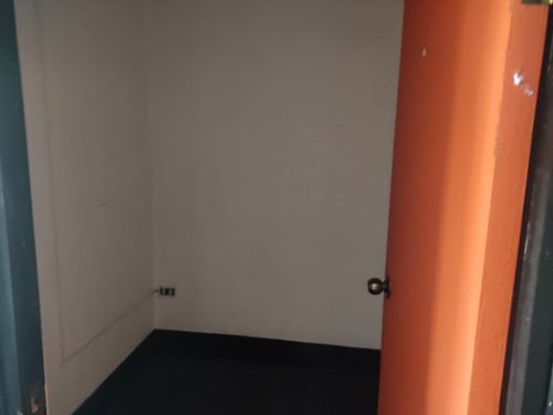 Excelente Local Comercial En Concurrido Strip Center