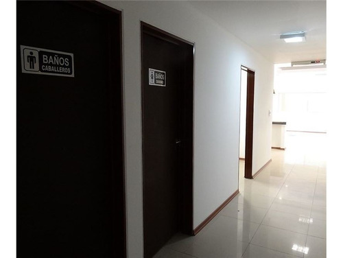 Imagen 16 de 30 de Edificio Corporativo / 7 Años / 5 Pisos