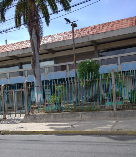 Imagen 2 de 11 de Local En Venta De 50 Mts, En Centro Comercial Maracay Plaza.