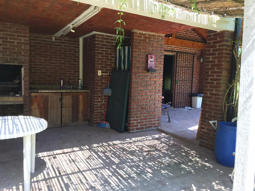 La Celia. Lote 1600m2. 4amb. Para 6 Plazas, Quincho/pileta
