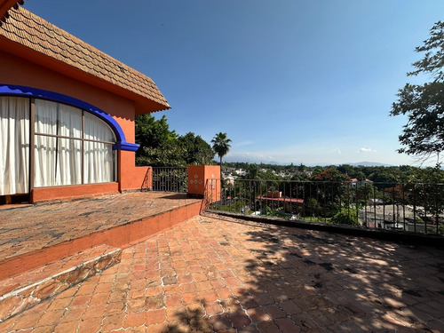 Oportunidad Casa En Centro De Cuernavaca, Entrada Por 2 Importantes Calles