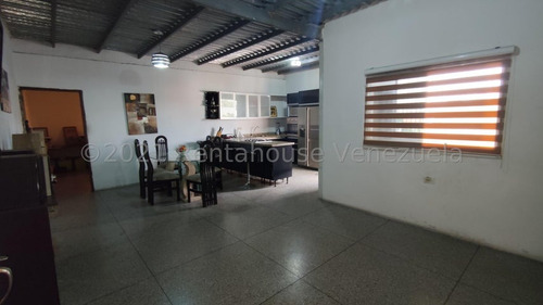 Edificio En Venta Centro De Barquisimeto Kenlimar Nieto 23-23481