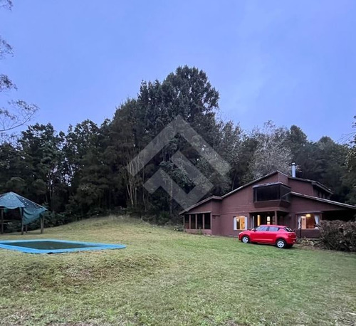 Casa En Arriendo De 4d Con Piscina Y Quincho En Calbuco