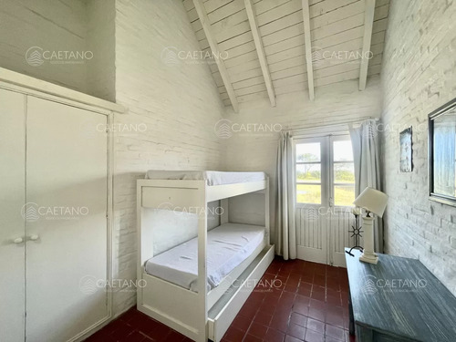 Venta Casa 5 Dormitorios. Montoya, La Barra.