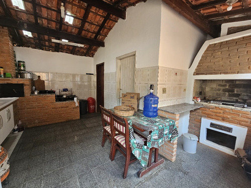 Belíssima Chácara Formada Com 2.400m2