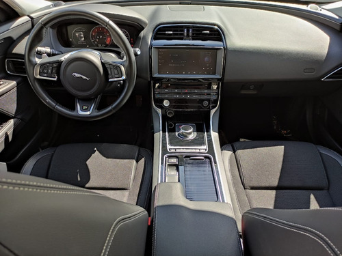 Imagen 11 de 13 de Jaguar Xe Le 1 R-sport 2.0 2018