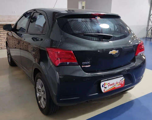 Imagem 6 de 12 de Chevrolet Onix Onix Hatch Advantage 1.4 8v Flex 5p Aut. Fle