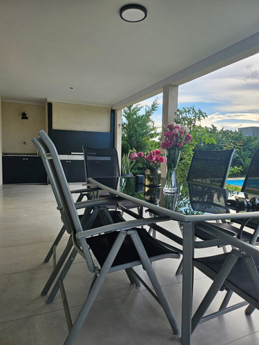 Venta De Casa De 3 Dormitorio En Don Mateo
