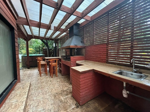 Excelente Casa Tipo Townhouse De 3 Pisos. 5d-4b.