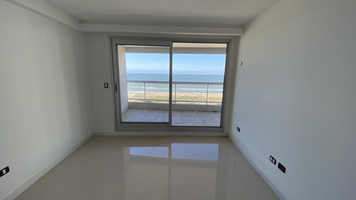 Apto, 2 Dorm, 2 Baños, Vista Al Mar, Parrillero Propio, Con Servicios