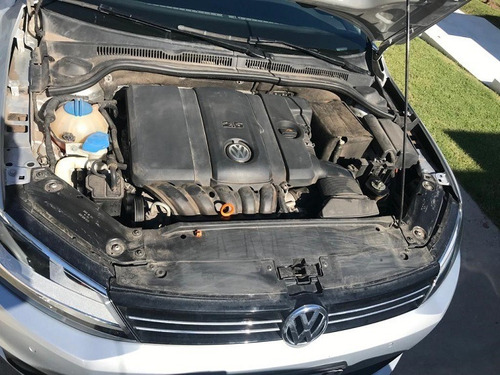 Volkswagen Vento Motor 2.5 R5 Luxury Tiptronic 4p 2013
