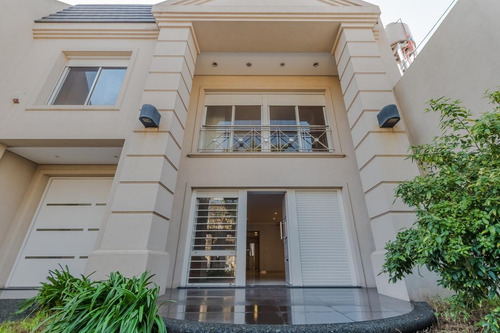 Imagen 1 de 30 de Venta De Casa De Categoría En Parque Chacabuco