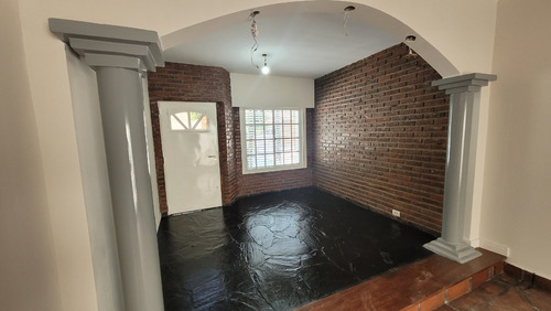 Casa 3 Ambientes Sobre Lote De 8 X 11 Con Garaje, Patio Y Balcon Terraza