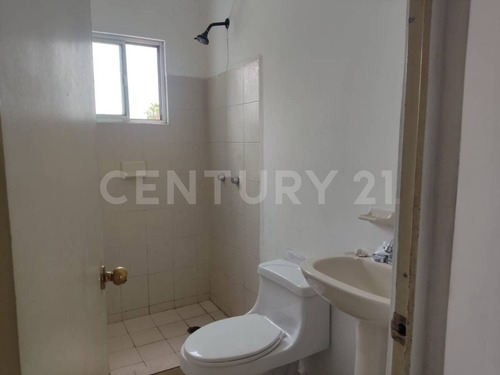 Casa En Venta En Col. Urbivilla Del Cedro En Solidaridad En Mty