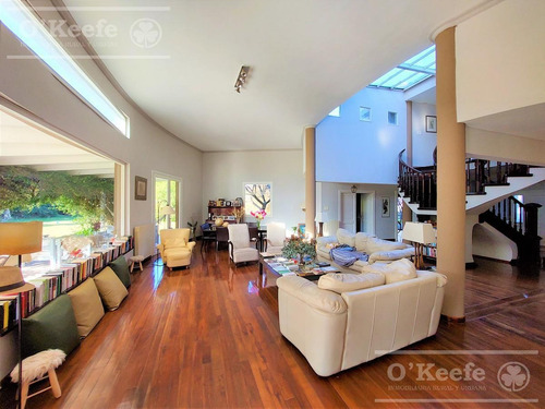 Imagen 6 de 30 de Casa En Venta De Cinco Ambientes Con Quincho Y Vista Al Fondo A Golf En Abril Club De Campo