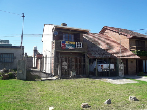 Imagen 2 de 14 de Chalet 3 Amb. Con Cochera Y Depto. Tipo Casa 3 Amb. Con Entrada Vs. Autos. Acepta Permuta.