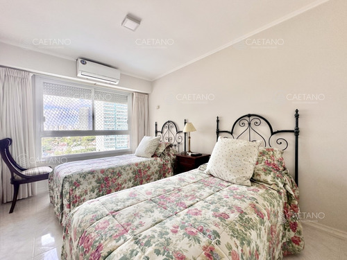 Apartamento En Excelente Torre Frente A Playa Mansa En Parada 5. Vista Plena Al Mar E Isla De Gorriti