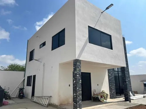 Casa Grande Tipo Minimalista