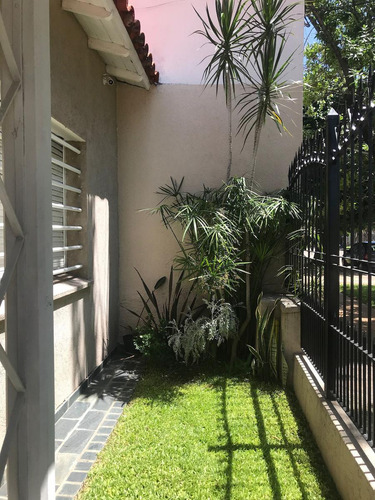 Casa En Excelente Ubicación En Banfield Este