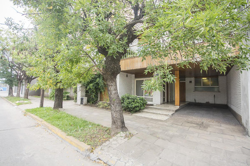 Oportunidad Ideal Inversion- Casa Doble Lote/pileta/ Coch . 3 Autos Ubic. Destacada