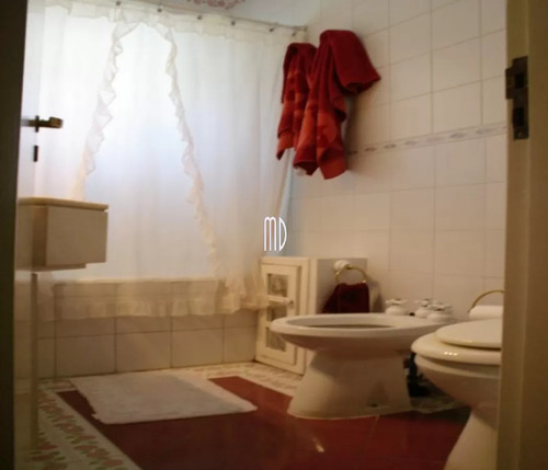 Excelente Propiedad A La Venta En Muy Buena Ubicación, Amplio Terreno Con Piscina