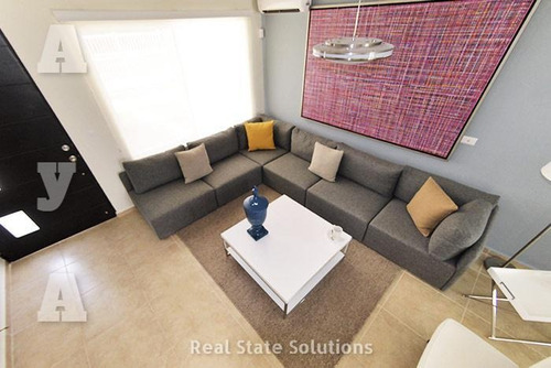 Casa En Venta De 3 Recámaras, Terraza Familiar, 3 Niveles En Paseo De La Joya, Playa Del Carmen