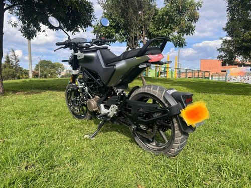 Imagen 6 de 25 de Husqvarna Svartpilen 200 2022