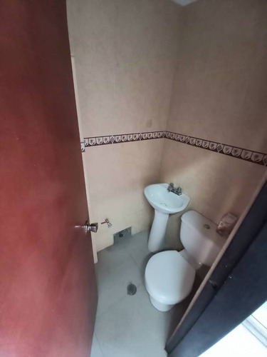 Yz En Venta Oficina/local Av. Lara C.c Imperial