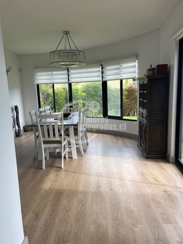 Casa En Venta De 4 Dorm. En Santo Domingo Oportunidad