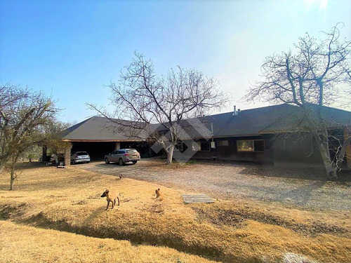 Casa En Arriendo De 6 Dorm. En Colina