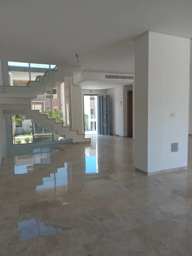 Imagen 12 de 19 de Moderno Townhouse En Cumbres De Guataparo