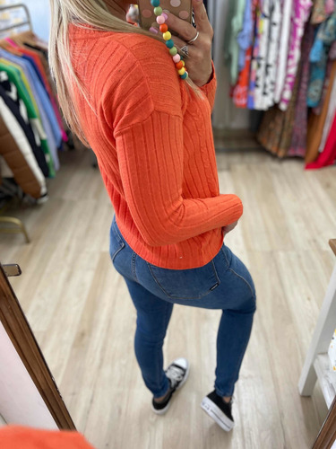Imagen 10 de 10 de Sweater Bremer Al Cuerpo Colores The Big Shop