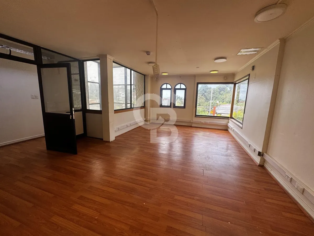 Imagen 2 de 18 de Atención Empresas, Arriendo Ideal A Pasos Del Centro.